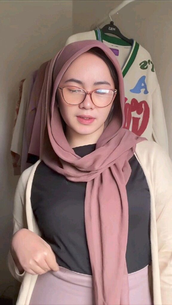 Koleksi Video Hijab Viral Terbaru Gadis Alim Santriwati Ciamis Kembali Berulah Top Wiwik 2025